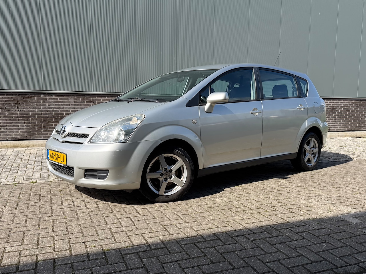 Toyota Corolla Verso - 1.6 VVT-i Terra 7p. NIEUWE APK + GROTE BEURT/ REMMENBLOKKEN VOOR + ACHTER / VOORBANDEN - AutoWereld.nl
