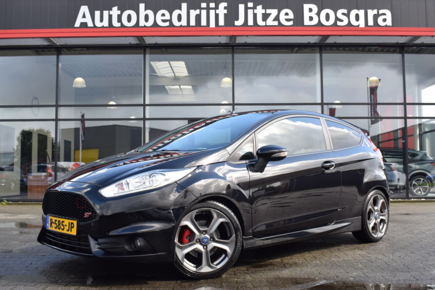 Ford Fiesta - 1.6 ST2 180pk Recaro Sportstoelen | Xenon | Half Leder | Full Map Navi | Keyless | Volledi - AutoWereld.nl