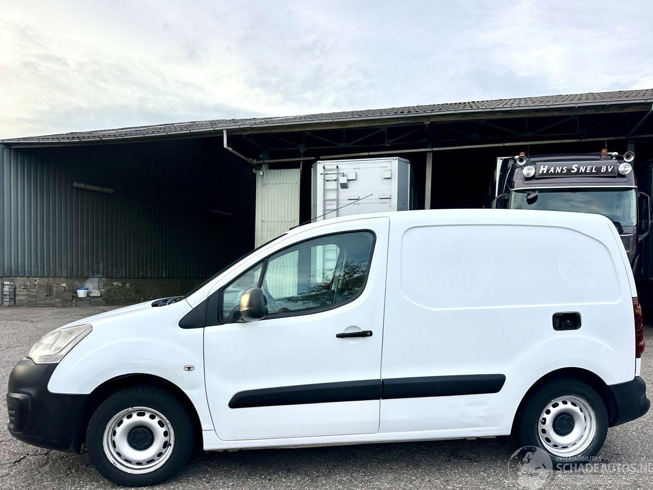 Peugeot Partner - 120 1.6 BlueHDi 75pk euro.6 Premium - 136dkm nap - 3 pers - - AutoWereld.nl