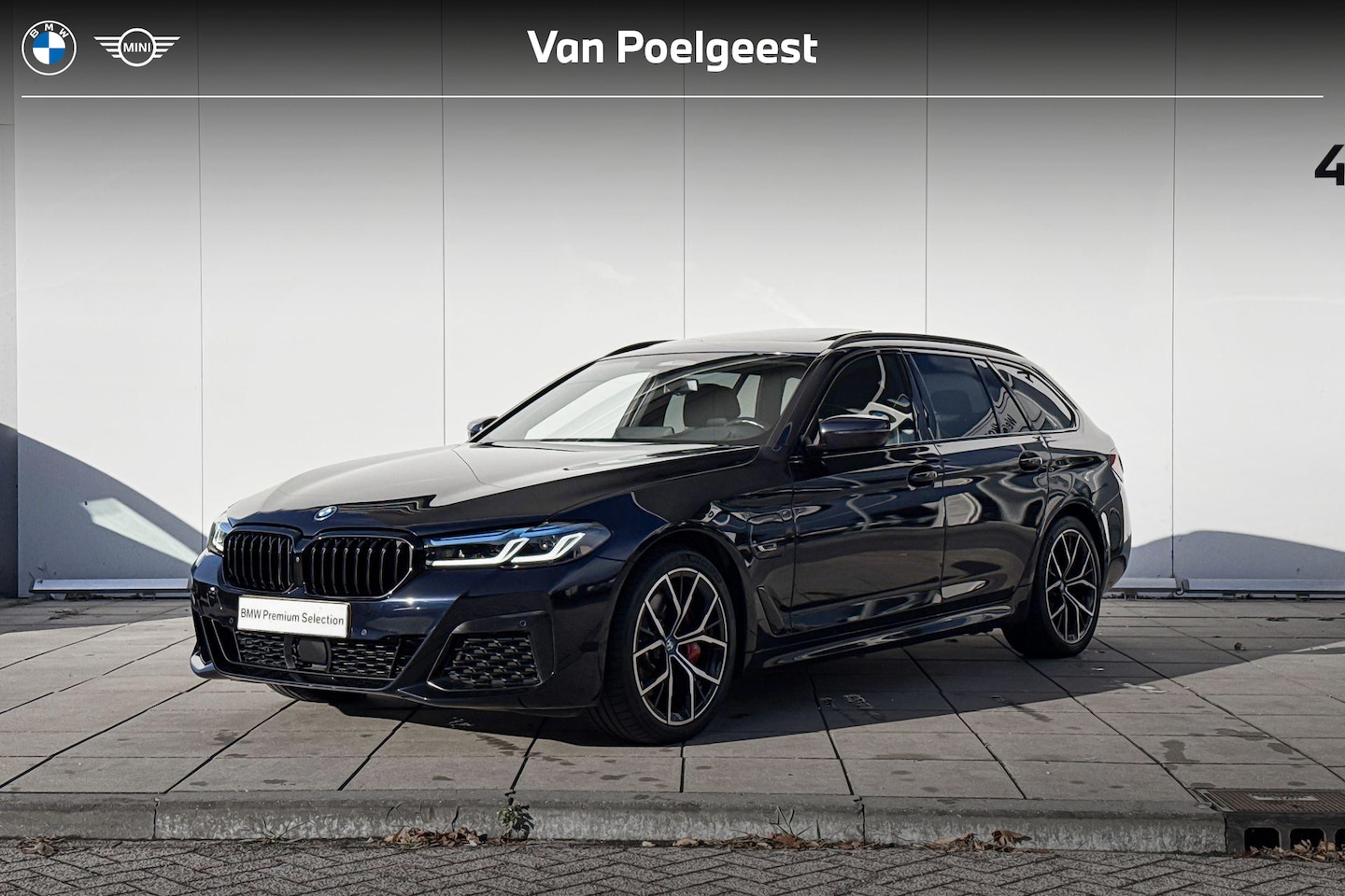 BMW 5-serie Touring - 530e M-Sport M-Sport Pro / Driving Assistant Professional / Comfort Acces / Electrische Tr - AutoWereld.nl