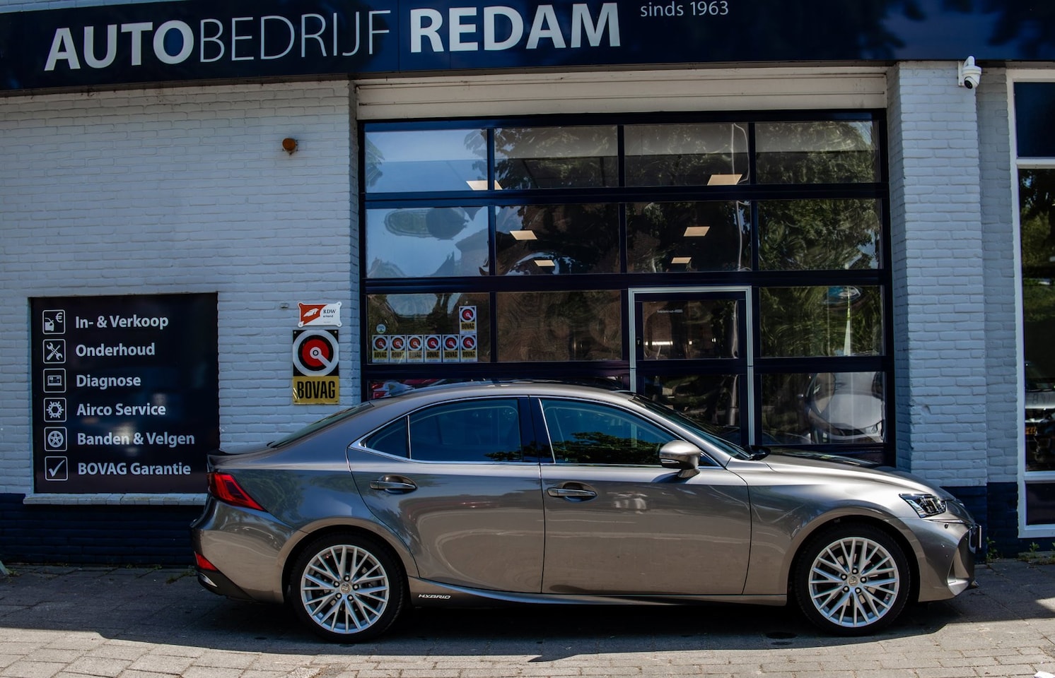 Lexus IS - 300h Hybrid Business Line Pro 300h Hybrid Business Line Pro - AutoWereld.nl