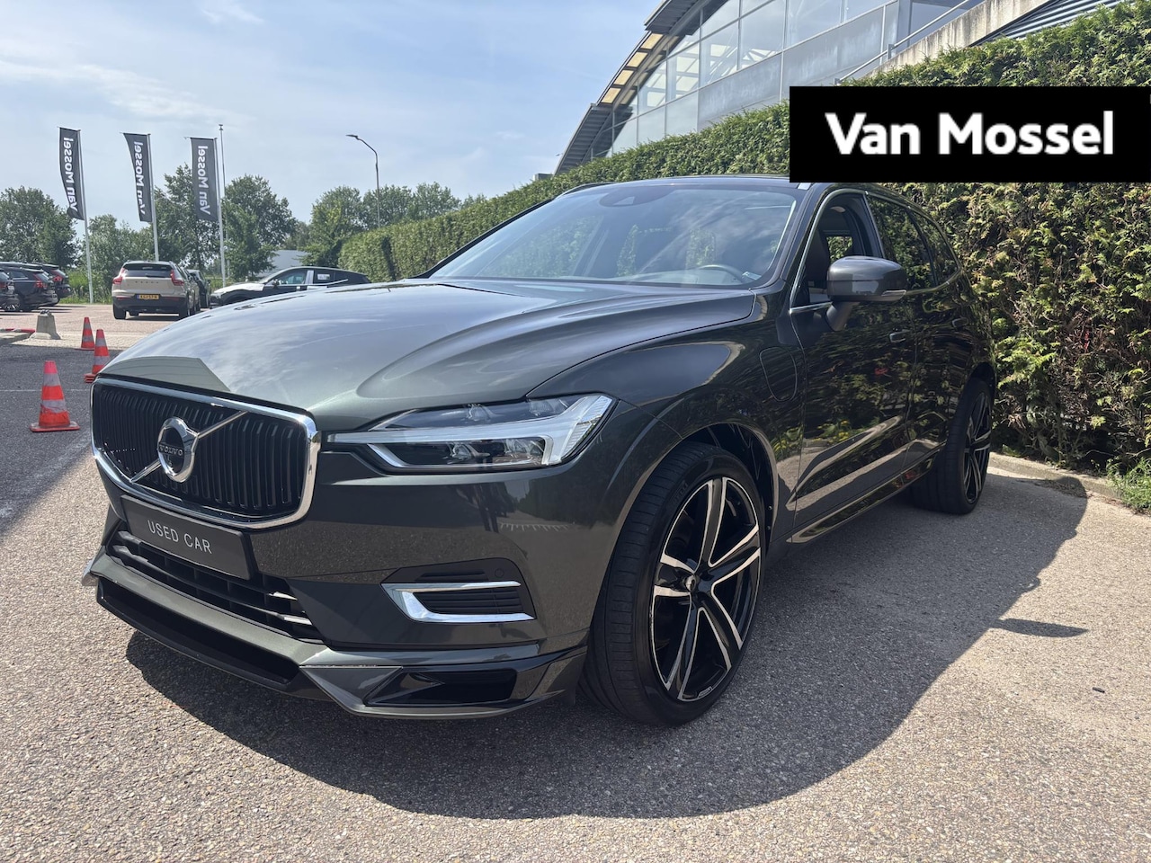 Volvo XC60 - T8 Twin Engine AWD Momentum Luchtvering Heico Aut. - AutoWereld.nl