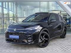 Volkswagen T-Roc - 1.5 eTsi 2x R-Line First Edition Black Style Head up Display / Trekhaak / Panoramadak