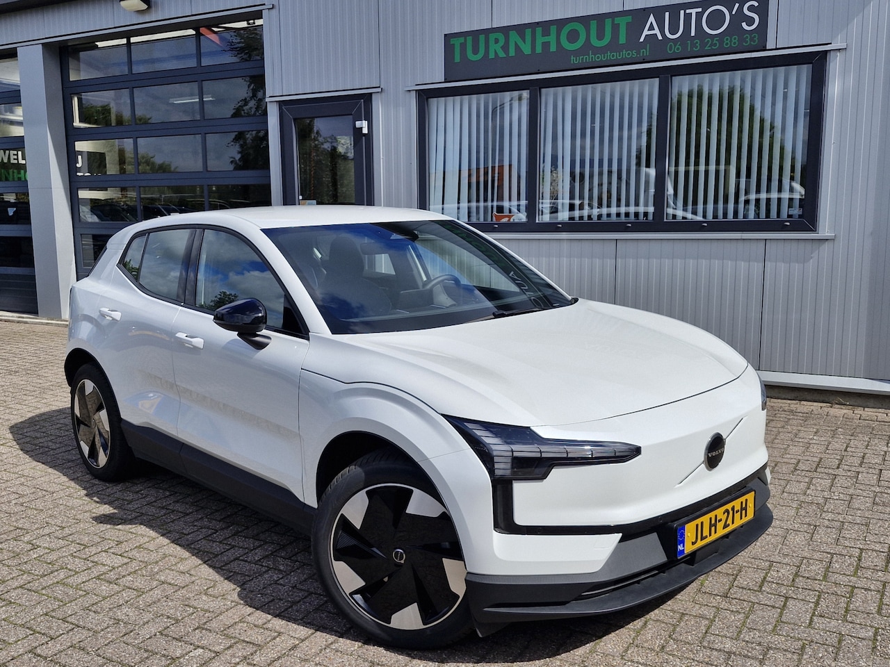 Volvo EX30 - Single Motor Extended Range Plus 69 kWh | Warmte pomp | Stoelen en stuur verwarmd | camera - AutoWereld.nl
