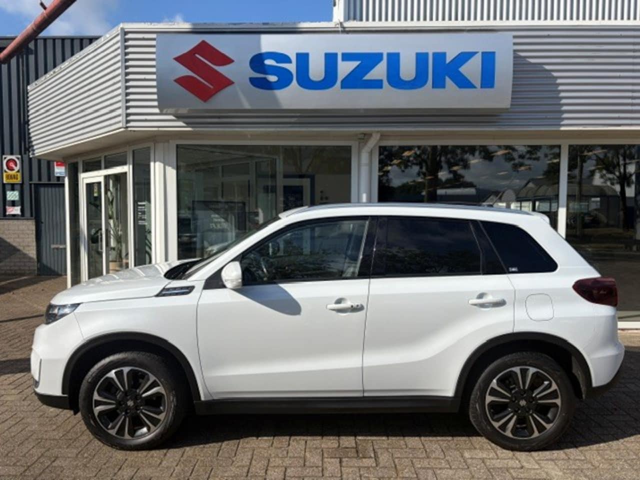 Suzuki Vitara - 1.4 Smart Hybrid Allgrip Style Automaat (RIJKLAARPRIJS) Tot 10 jaar Suzuki Garantie* - AutoWereld.nl