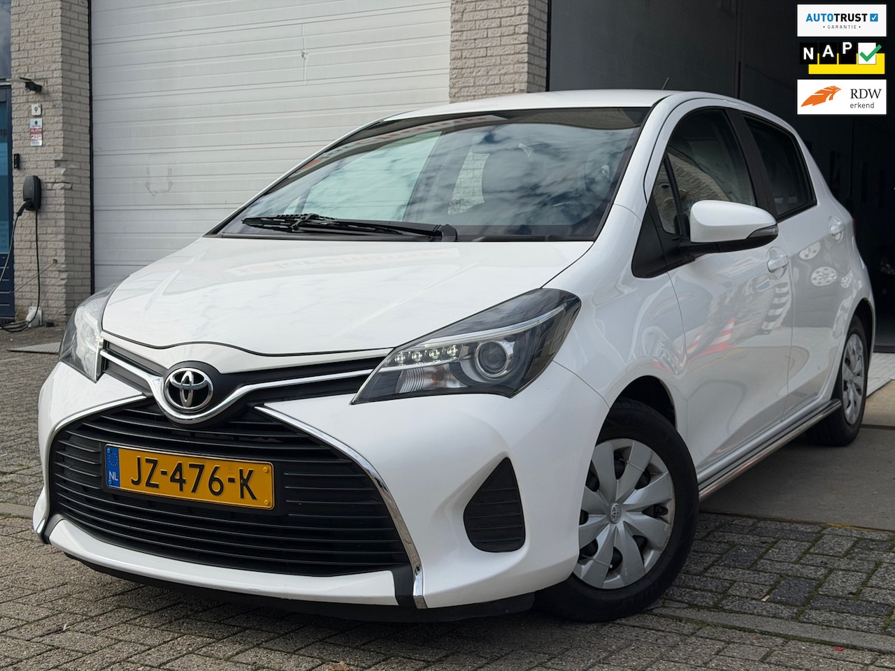 Toyota Yaris - 1.0 VVT-i Aspiration/ nap/ 2e EIG/ goed onderhouden/ 1jaar apk/ zeer nette auto/ volle opt - AutoWereld.nl