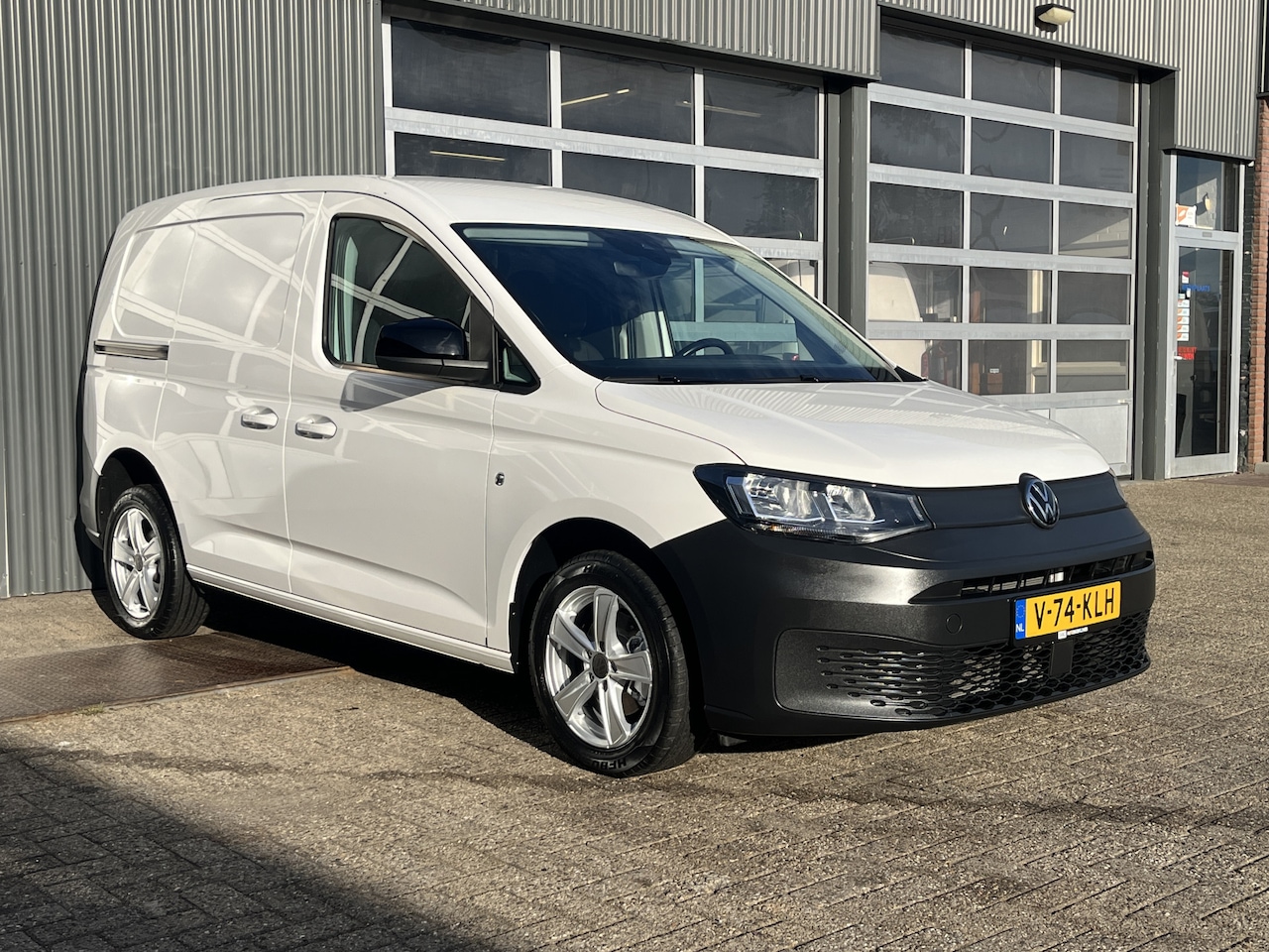 Volkswagen Caddy Cargo - 2.0 TDI 102pk Trekhaak Carplay Digitaal display Stuurwielbediening Parkeersenoren achter A - AutoWereld.nl