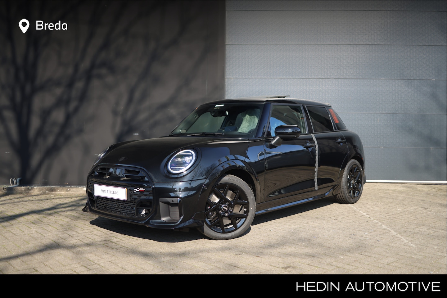 MINI 5-Deurs - 1.5 Cooper C John Cooper Works Pakket XL Pakket | Panoramadak | 360* Camera | Harman Kardo - AutoWereld.nl