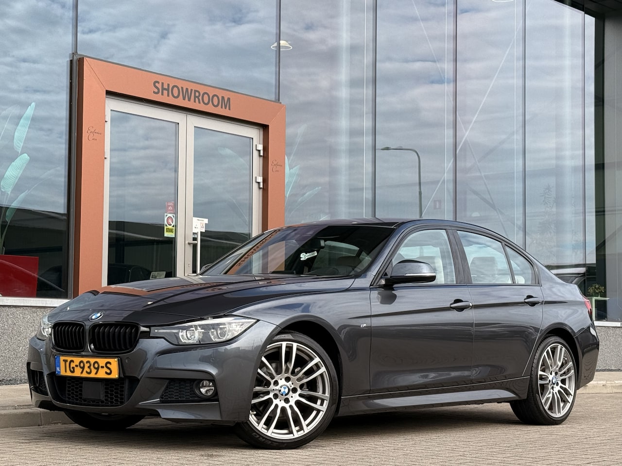 BMW 3-serie - 320i xDrive M Sport Edition | DEALER ONDERHOUDEN - AutoWereld.nl