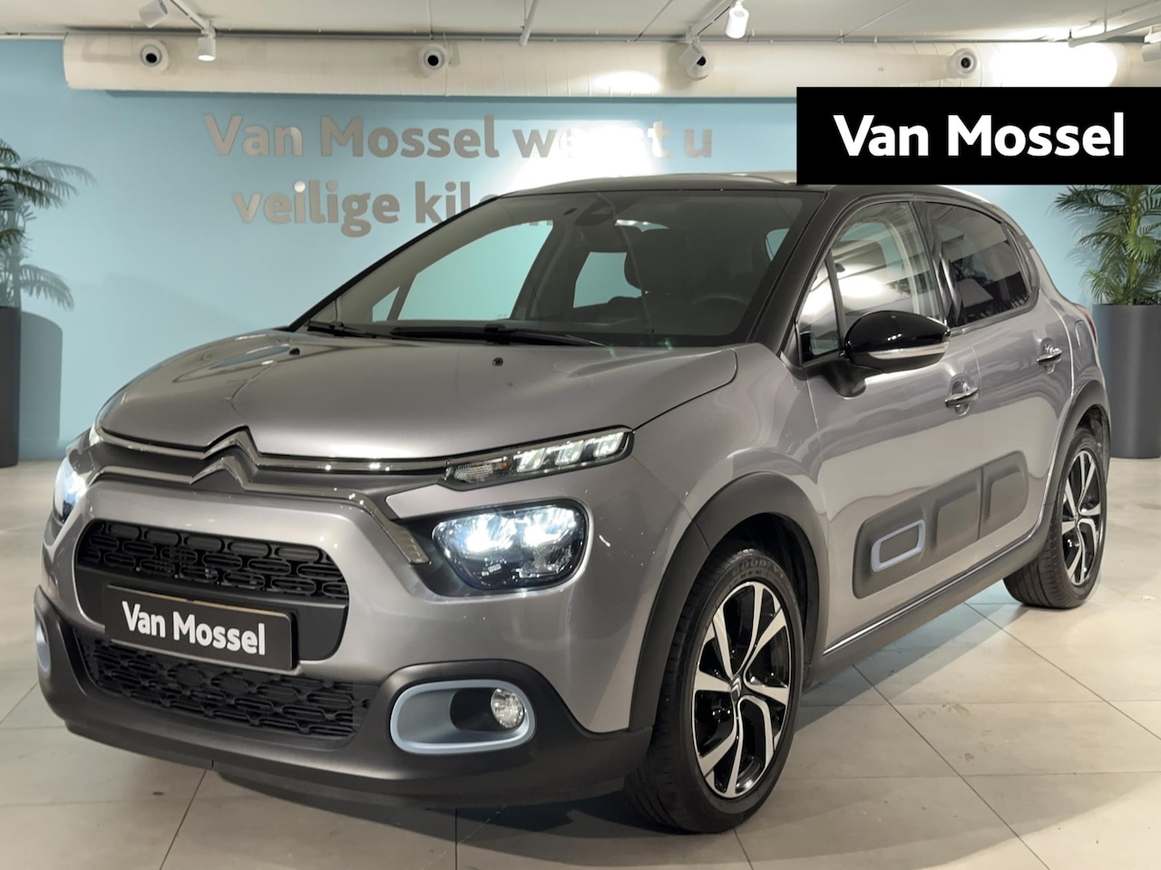 Citroën C3 - 1.2 PureTech Shine | Automaat | Navigatie | 17" Lichtmetalen velgen | Kesless Entry & Star - AutoWereld.nl