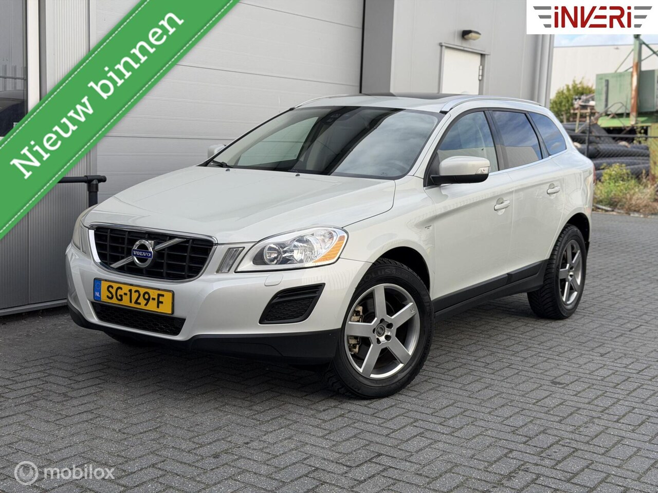 Volvo XC60 - 3.2 AWD | Pano | Trekhaak | Stoelverwarming | APK Nieuw! - AutoWereld.nl