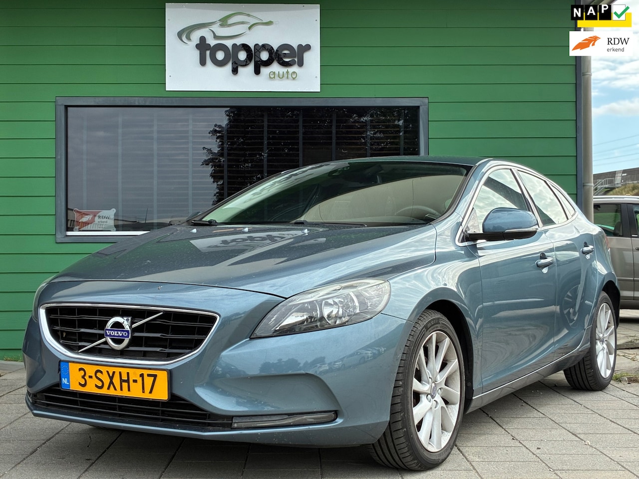 Volvo V40 - 1.6 D2 Momentum|1e Eigenaar|Navigatie|CruiseControl|Climatronic|Dealer Onderhouden|NAP|PDC - AutoWereld.nl