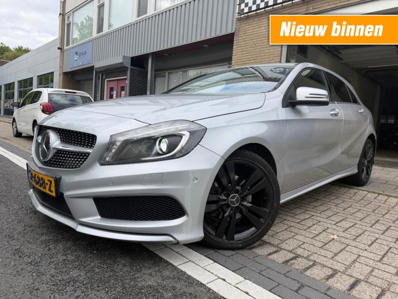 Mercedes-Benz A-klasse - 180 Ambition AMG PAKKET NETTE AUTO LEER RIJDT GOED APK 5-2027 - AutoWereld.nl