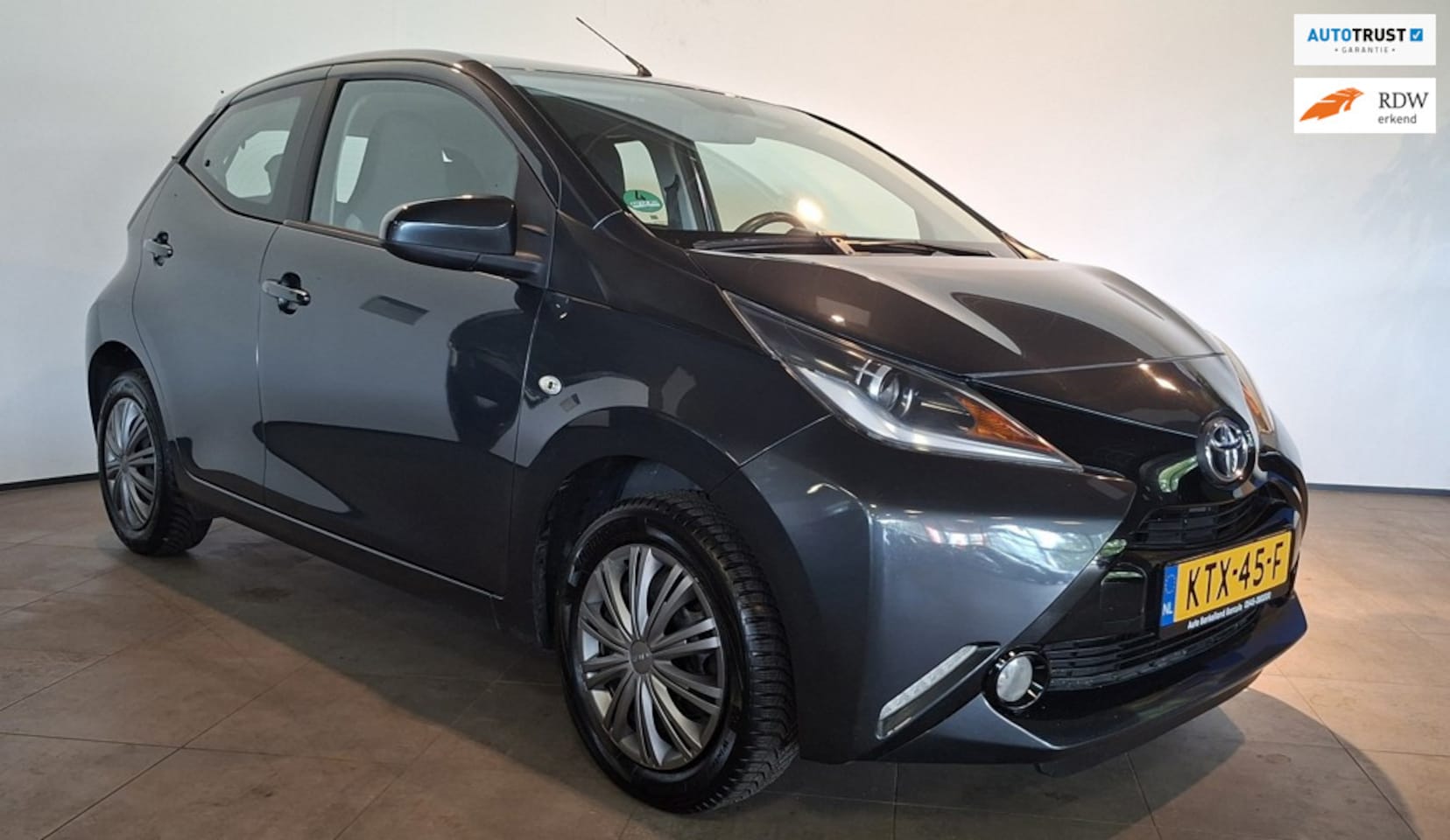 Toyota Aygo - 1.0 VVT-i x-play 1.0 VVT-i x-play 5-Drs - AutoWereld.nl