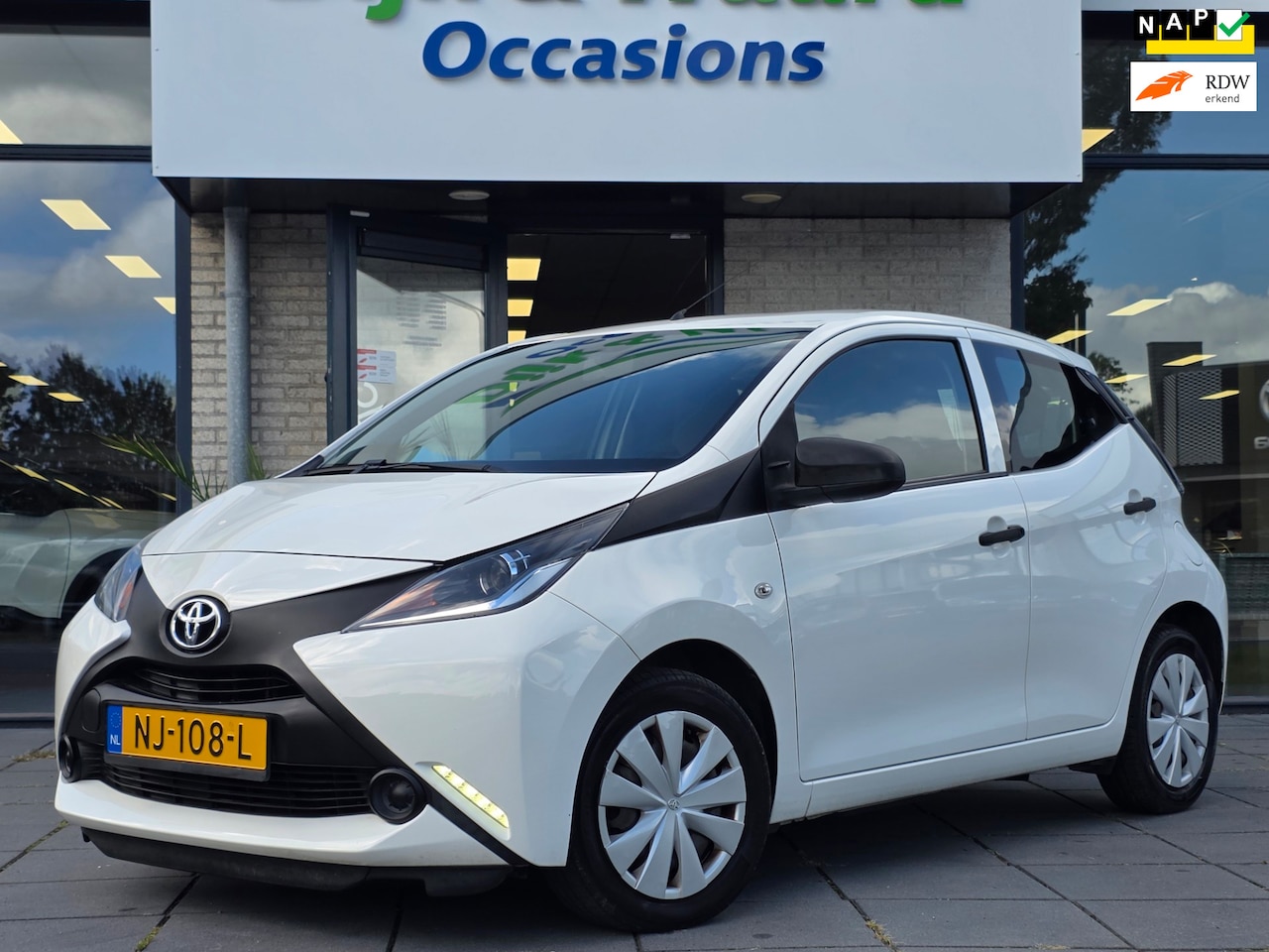 Toyota Aygo - 1.0 VVT-i x-now – NAP – AIRCO – 5-DEURS – ZUINIG - AutoWereld.nl