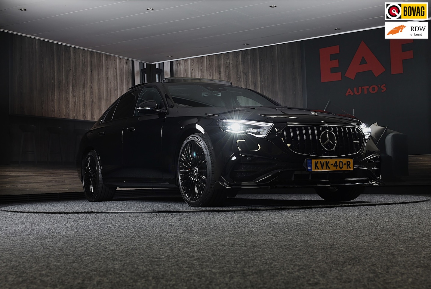 Mercedes-Benz E-klasse - 300 e AMG 53 Look / Massage / Burmester 4D / Head Up / 360 Camera / Acc / Elek Stoelen / O - AutoWereld.nl