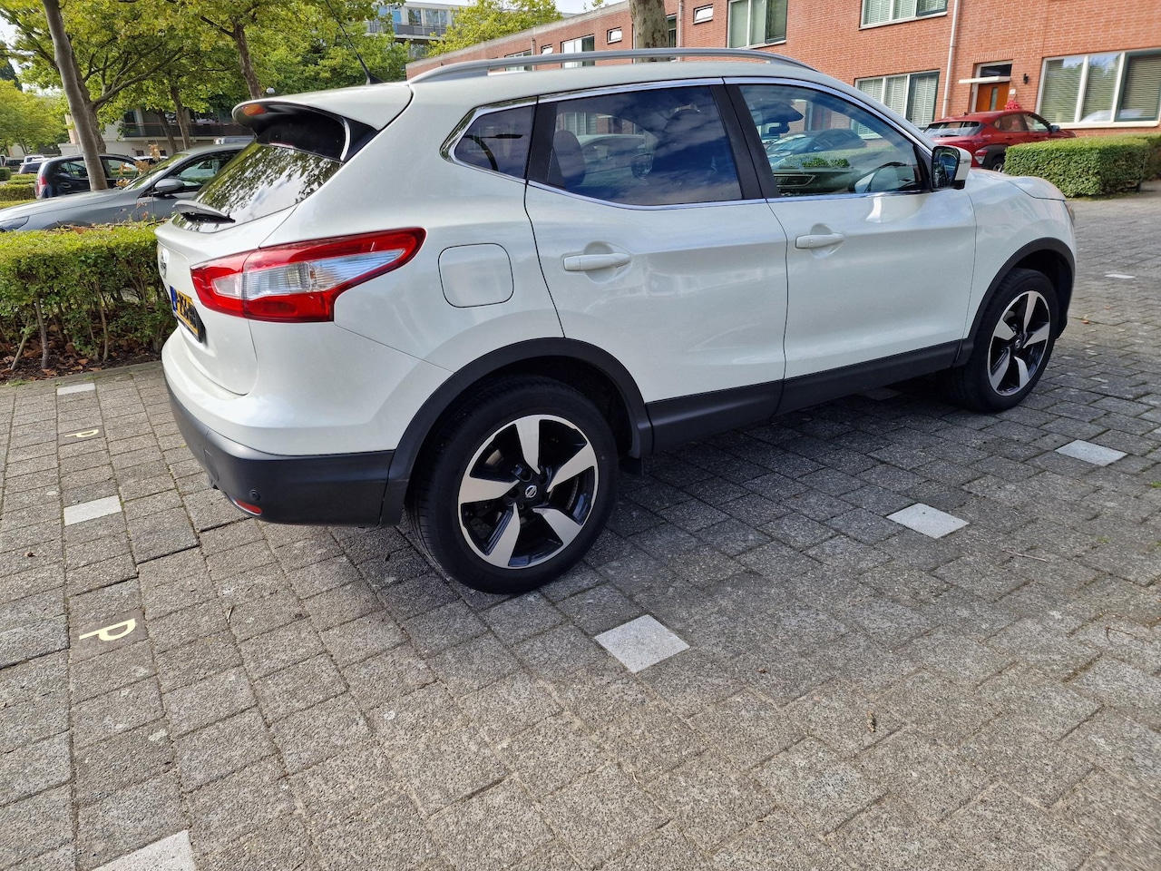 Nissan Qashqai - 1.2 N-Connecta 150568KM, BJ 2016, Led, Panoramadak,  360 graden camera, - AutoWereld.nl