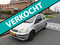 Toyota Yaris - 1.0 VVT-i Terra - APK 12/2026 - RIJDT & SCHAKELT GOED - KOOPJE