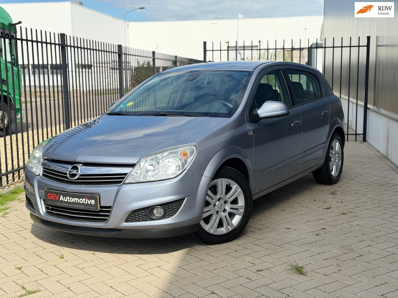 Opel Astra - 1.6 Cosmo Stoelverwarming Parkeersensor APK 04-2027 - AutoWereld.nl