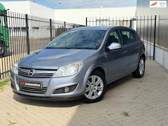 Opel Astra - 1.6 Cosmo Stoelverwarming Parkeersensor APK 04-2027