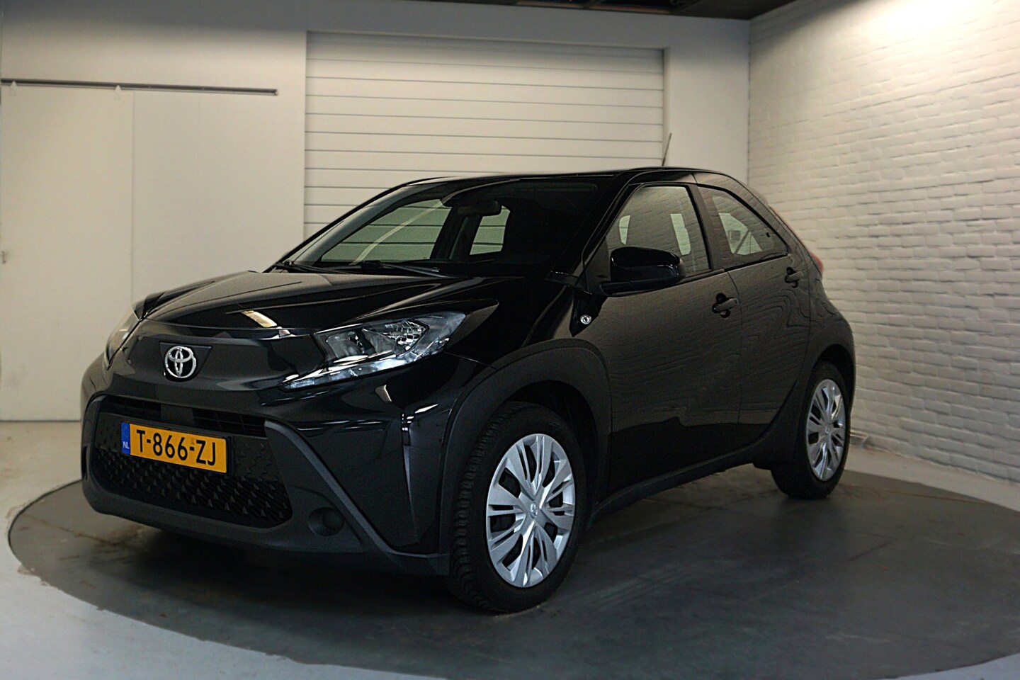 Toyota Aygo X - 1.0 VVT-i MT Play Miracast Achteruitrijcamera Adaptive cruise control Lane assist Eerste e - AutoWereld.nl