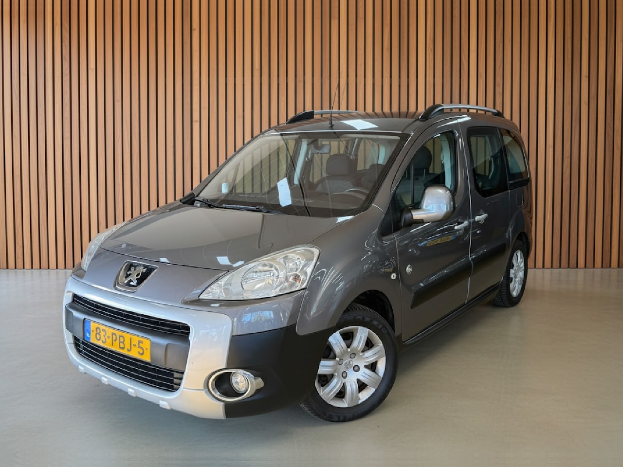 Peugeot Partner Tepee - 1.6 VTi Outdoor | Trekhaak | Airco - AutoWereld.nl