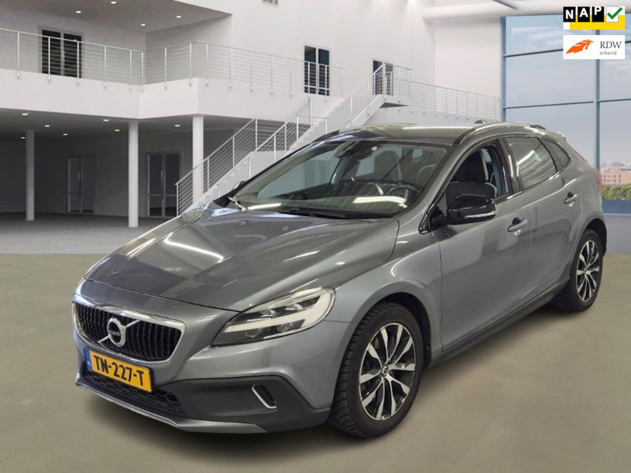 Volvo V40 Cross Country - 1.5 T3 Dynamic Edition / NL PRIJS 11000 - AutoWereld.nl