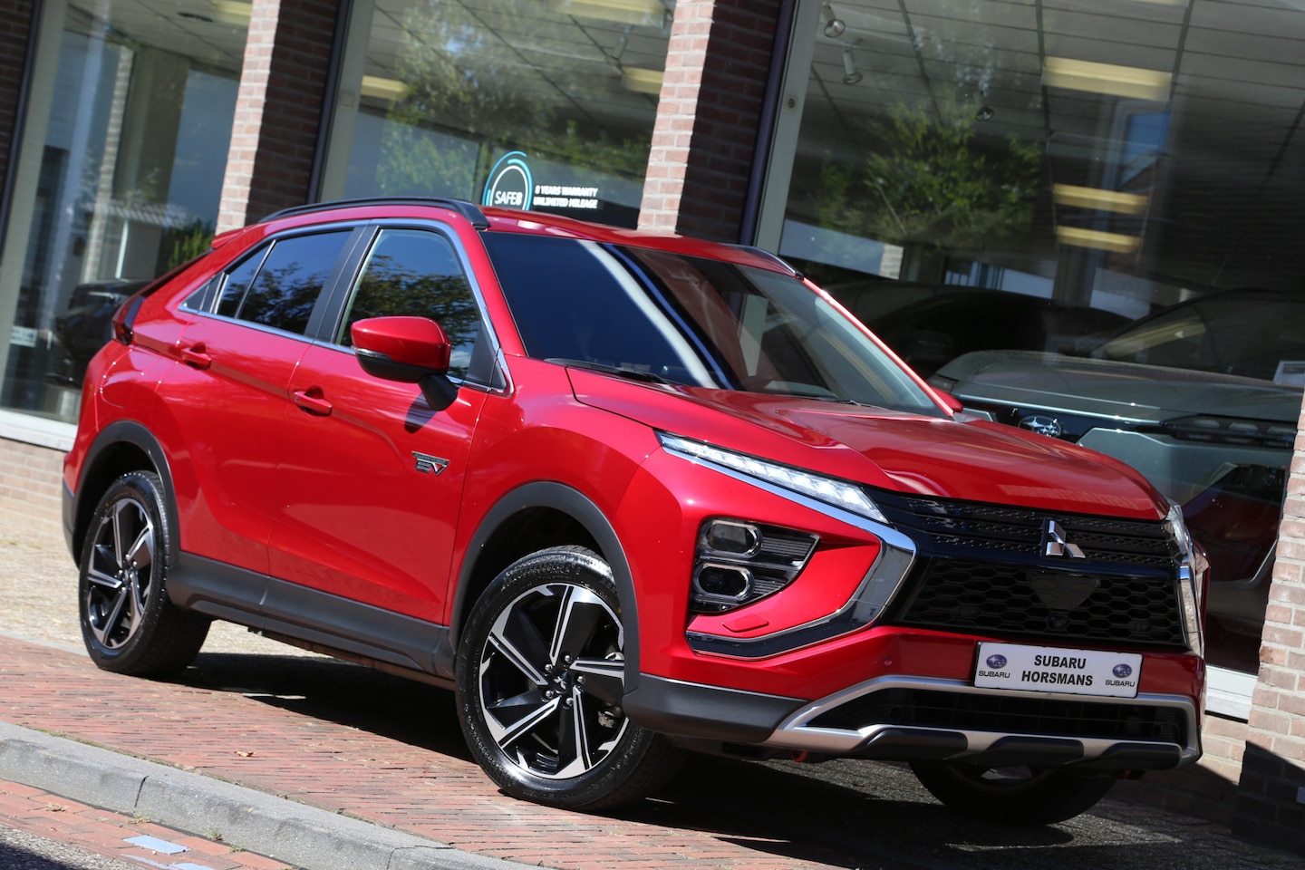Mitsubishi Eclipse Cross - 2.4 PHEV 4WD Intense+ Navi Leer LED Camera - AutoWereld.nl