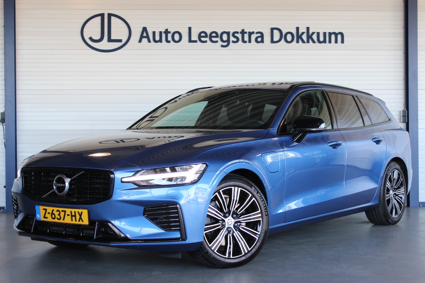 Volvo V60 - 2.0 T6 Twin Engine AWD R-Design Head-Up | Harman/Kardon | Pano | Leder | Camera | Carplay - AutoWereld.nl