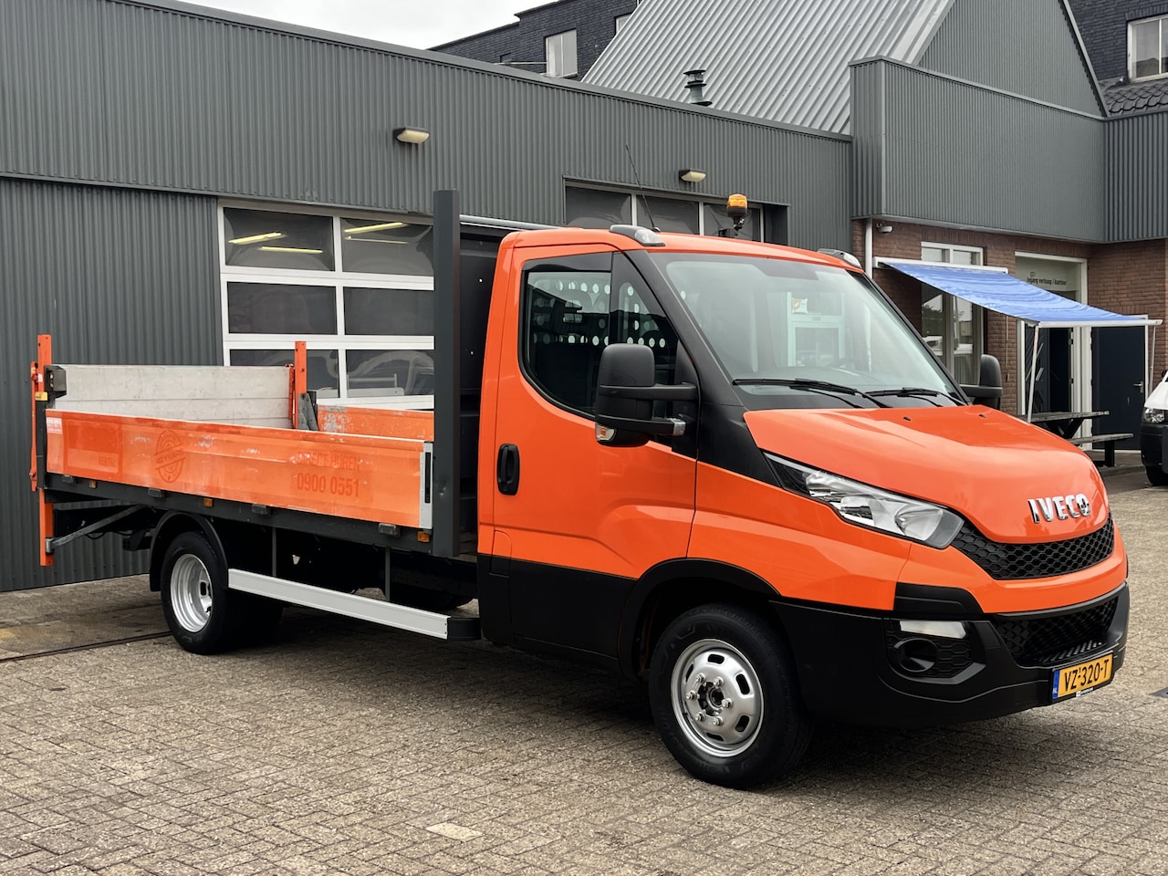 Iveco Daily - 35C15 2.3 375 Trekhaak 3500kg Laadklep 500kg Navigatie Open laadbak Pick-up Euro 5 Bpm vri - AutoWereld.nl