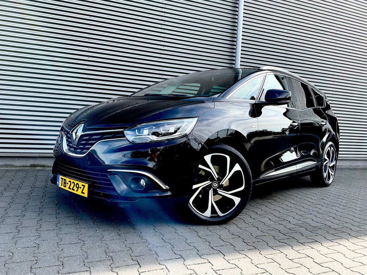 Renault Grand Scénic - TCe 140 Bose 7P Automaat 12 maanden garantie - AutoWereld.nl