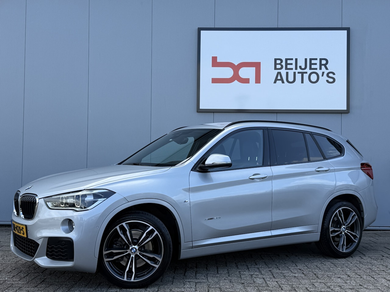 BMW X1 - sDrive20i High Executive Automaat M-Pakket/Camera. - AutoWereld.nl