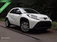 Toyota Aygo X - 1.0 VVT-i MT Business