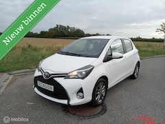 Toyota Yaris - 1.3 VVT-i Aspiration camera boekjes