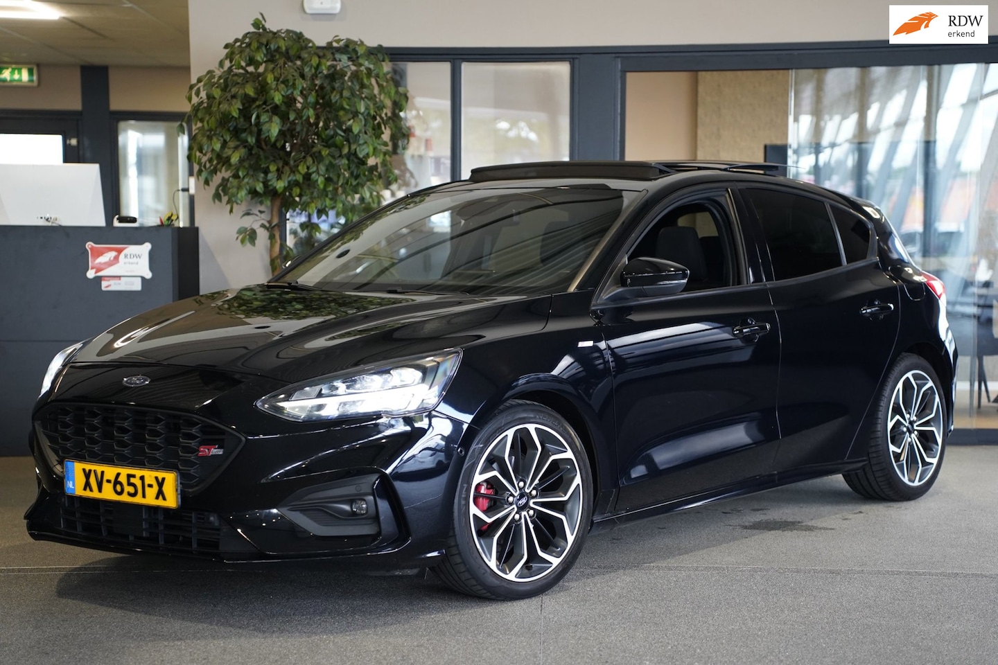 Ford Focus - 1.0 EcoBoost ST Line Pano Navi Cam Acc Pdc B&O Led - AutoWereld.nl