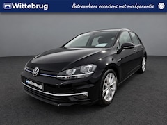 Volkswagen Golf - 1.5 TSI 130pk Highline Executive / Navigatie / Parkeersensoren / 17"LM Velgen / Alcantara