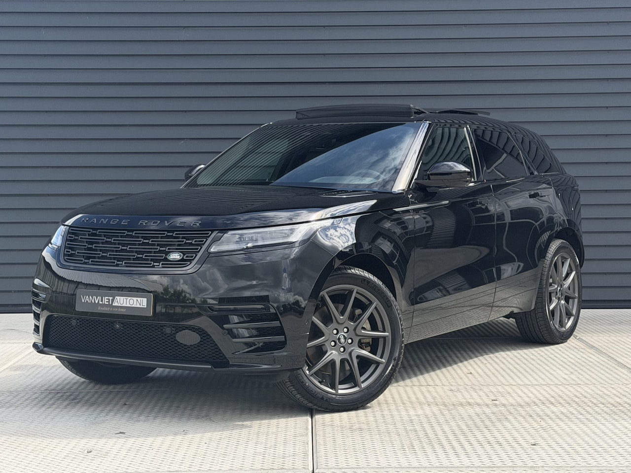Land Rover Range Rover Velar - 2.0 P400e Dynamic SE | Panorama/schuif dak | Leder | 360 Camera | Memory Stoelen - AutoWereld.nl