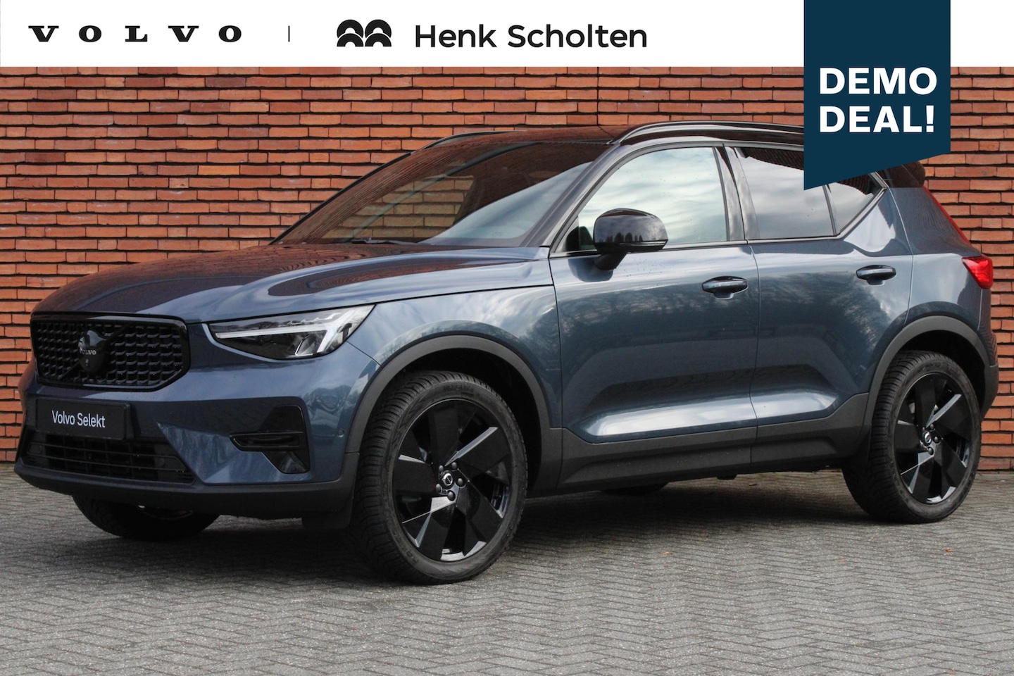 Volvo XC40 - B4 Plus Black Edition | 360 Camera | Panoramadak | Extra Getint Glas | Elektrisch Verstelb - AutoWereld.nl