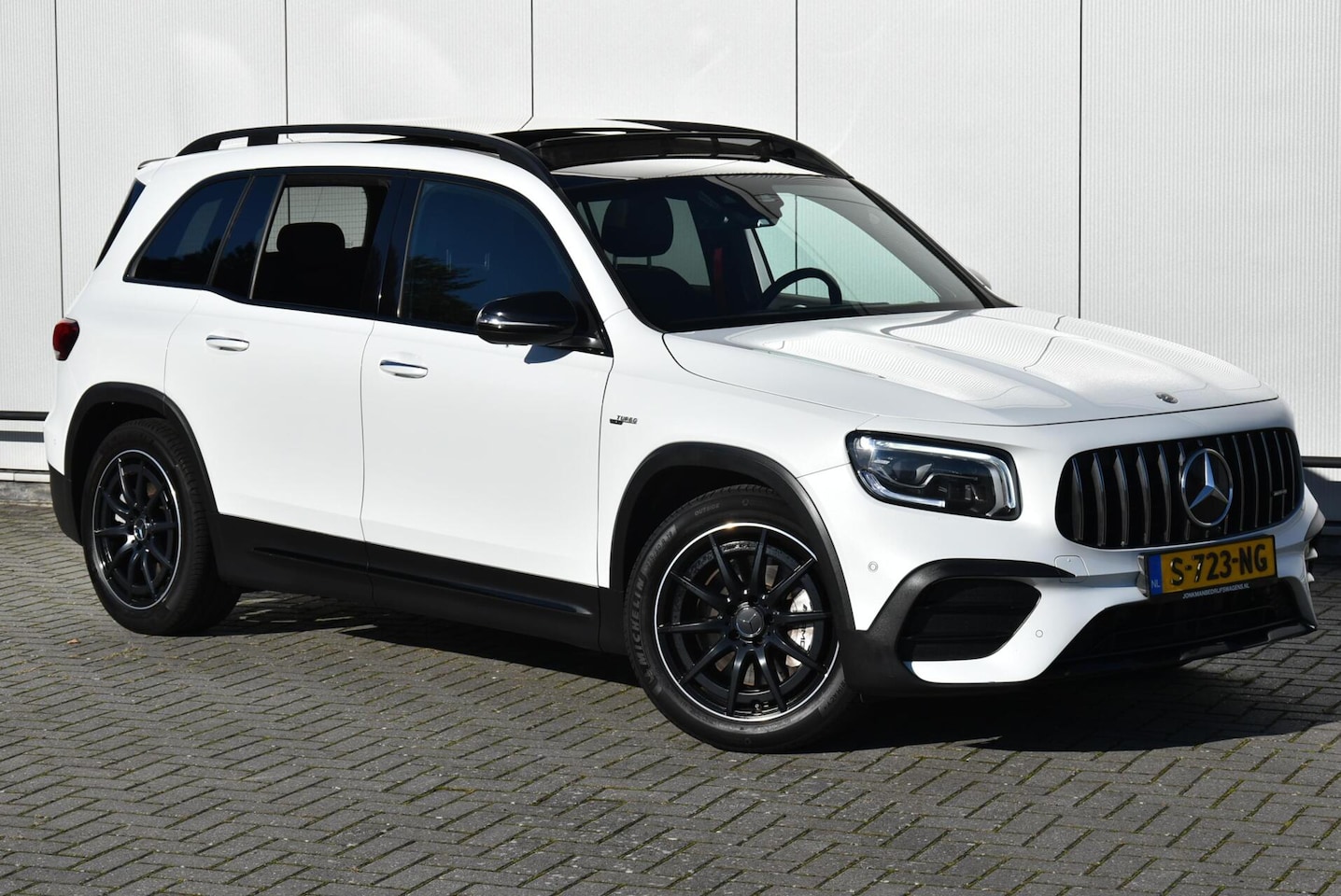 Mercedes-Benz GLB - AMG 35 4MATIC Advantage Pano Trekh Full options - AutoWereld.nl