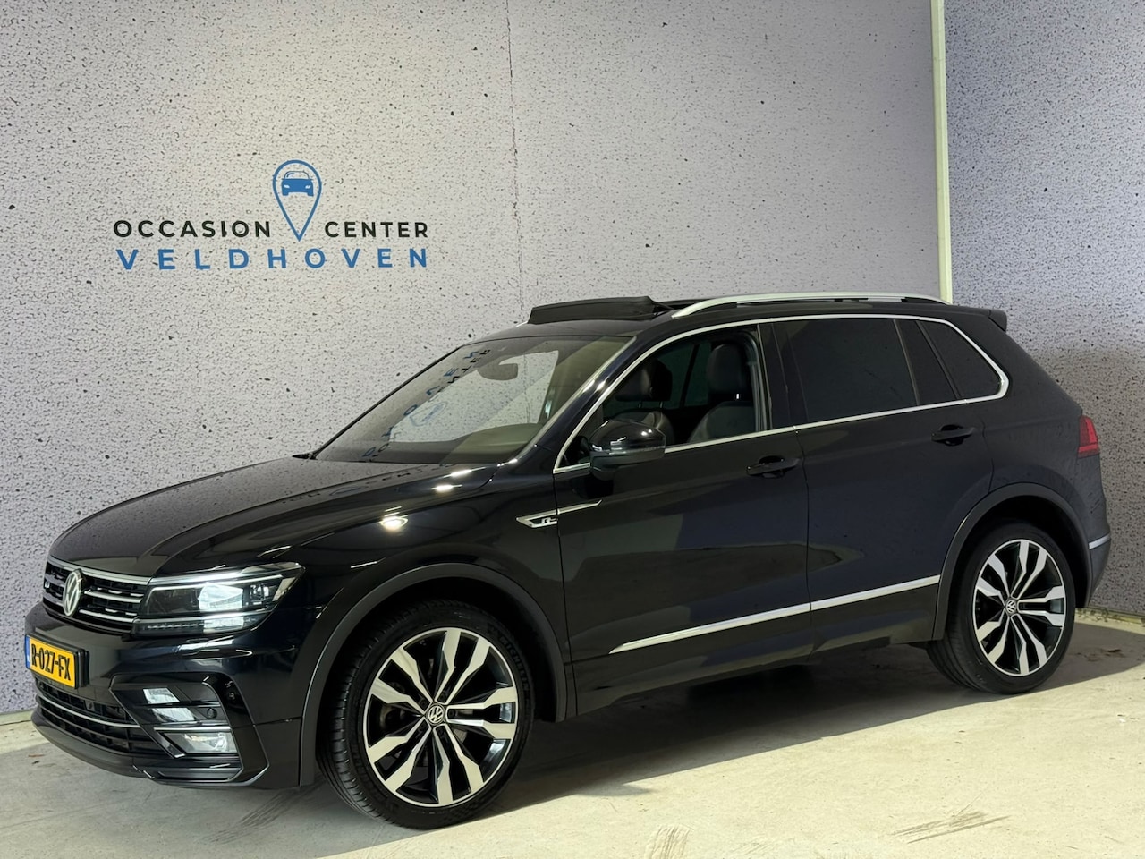 Volkswagen Tiguan - 2.0 TSI 4Motion R-Line // DEALERONDERHOUDEN // SCHUIFKANTELDAK // HUD // - AutoWereld.nl