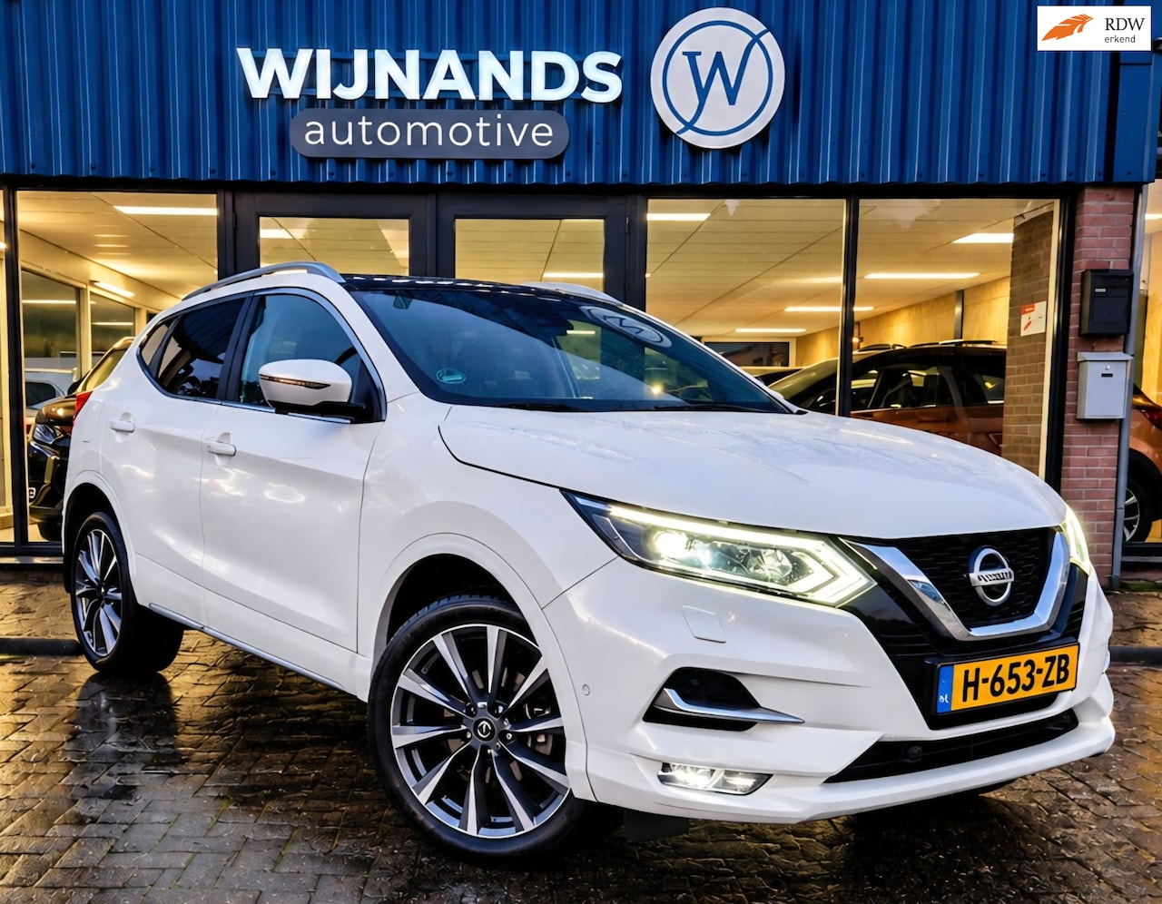 Nissan Qashqai - 1.3 DIG-T Tekna + Panoramadak Trekhaak Volle Koets - AutoWereld.nl