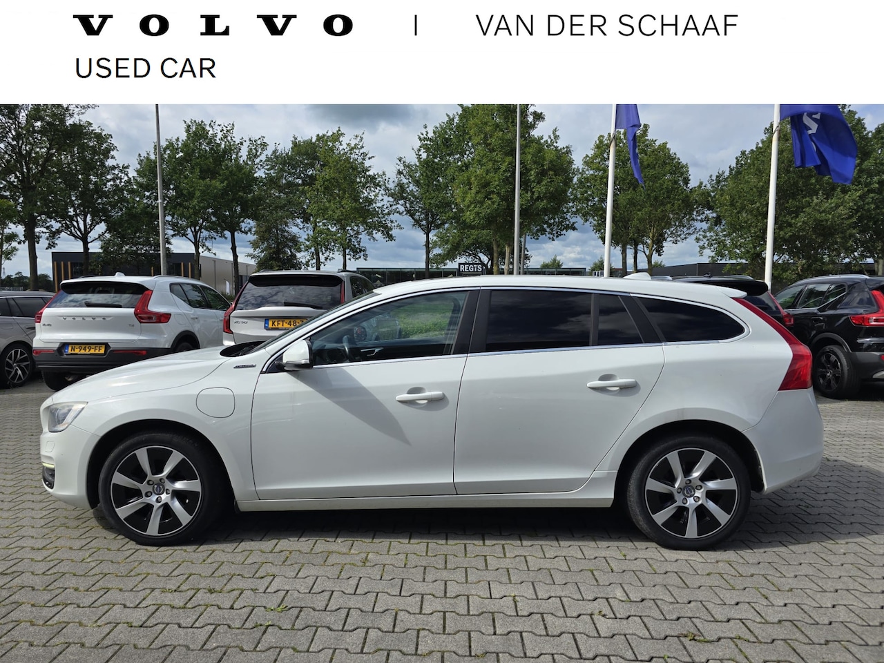 Volvo V60 - 2.4 D6 AWD Plug-In Hybrid Summum D6 AWD 215PK | Plug-In | Summum | Leder | Open dak - AutoWereld.nl