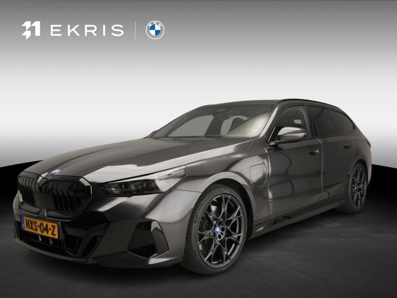 BMW 5-serie Touring - 550e xDrive | M-Sportpakket | M-Performance pakket | LED | Leder | HUD | Panoramadak | Tre - AutoWereld.nl