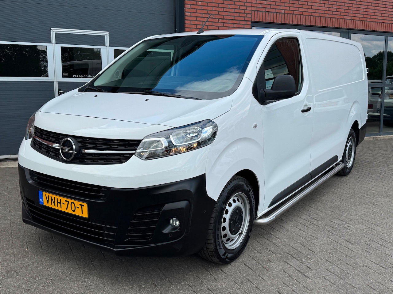 Opel Vivaro - 1.5 CDTI L3H1 Edition Airco Carplay Cruise - AutoWereld.nl
