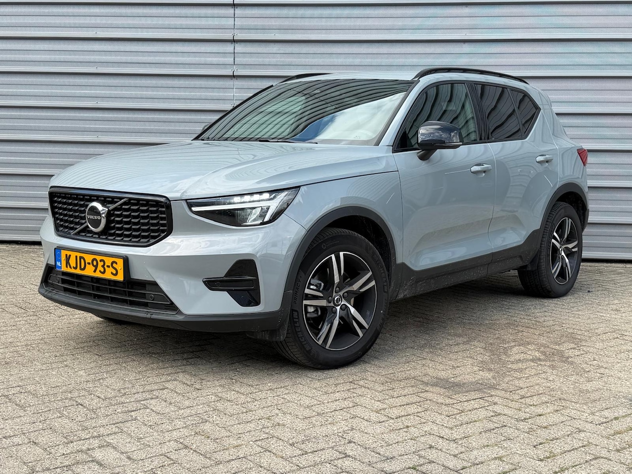 Volvo XC40 - B4 200PK Plus Dark | Trekhaak | Power Seats | Harman Kardon | Priv. glas | Verw. voorruit - AutoWereld.nl