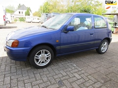 Toyota Starlet - 1.3-16V Blue 1jaarAPK nieuwe distr. riem bj98