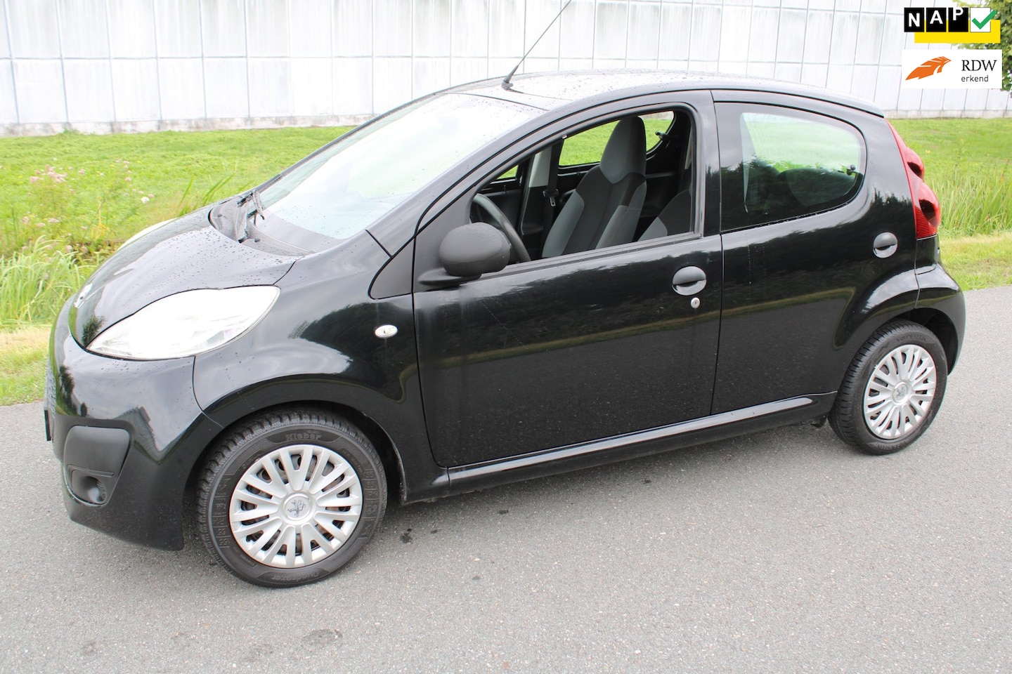 Peugeot 107 - 1.0 Access Accent 5 Drs met Airco - AutoWereld.nl