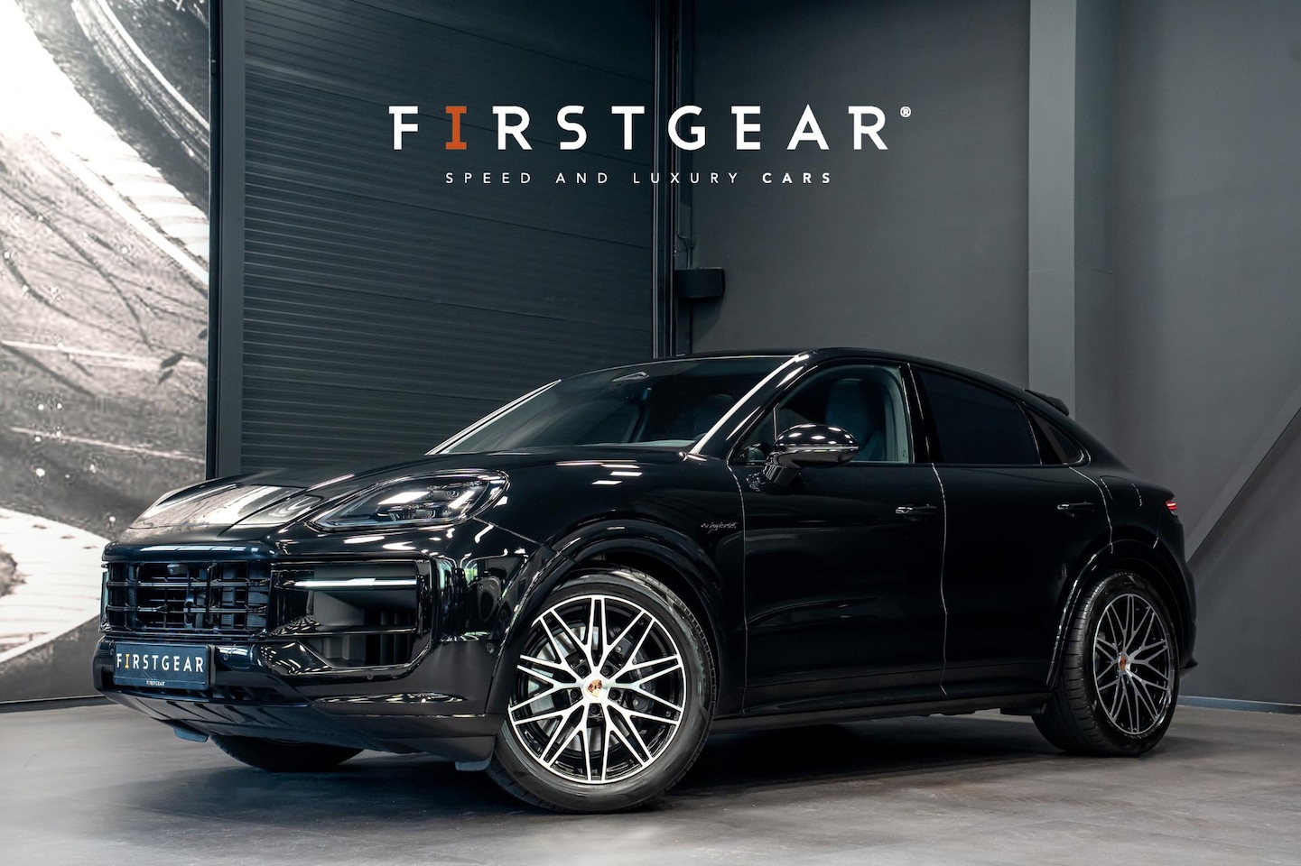 Porsche Cayenne Coupé - 3.0 E-Hybrid Black Edition *BOSE / Panorama / Sport-Chrono / HUD / Keyless / Soft-close* - AutoWereld.nl