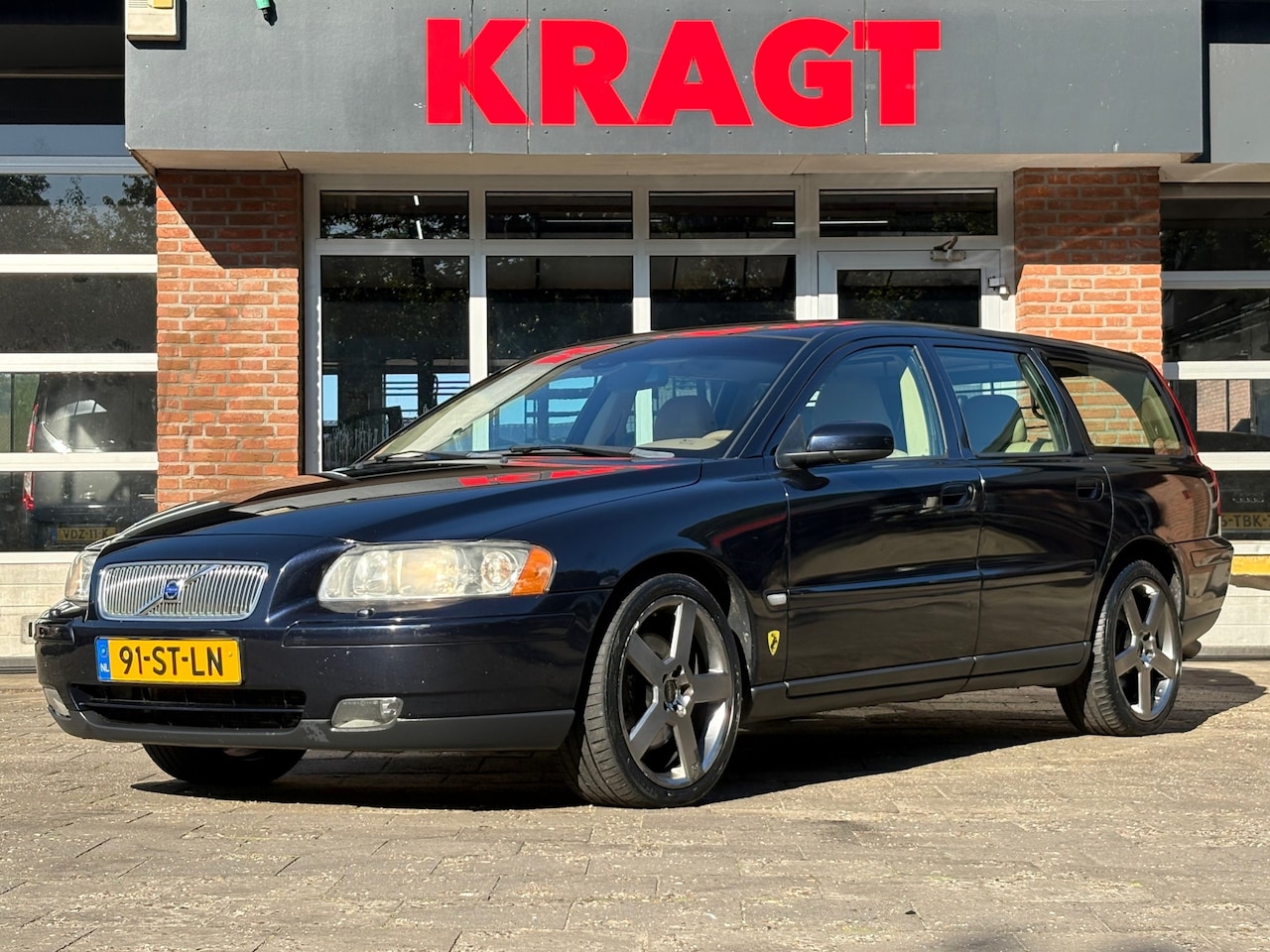 Volvo V70 - Edition II 2.0T 180 pk - Leder - R-Design velgen - trekhaak! - AutoWereld.nl