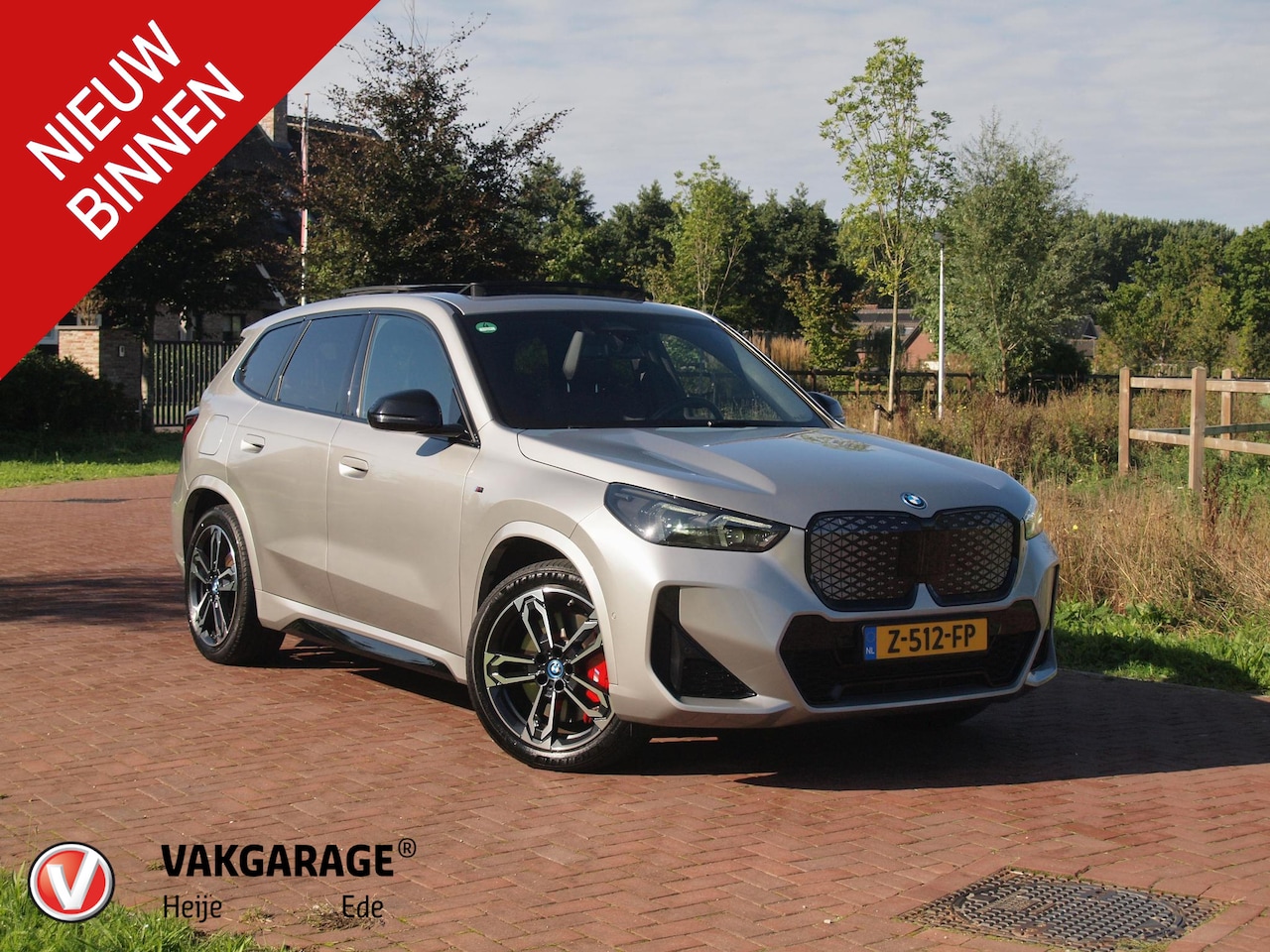 BMW iX1 - xDrive30 67 kWh Panoramadak | Camera | Sfeerverlichting | Apple Carplay | Sportstoelen | N - AutoWereld.nl